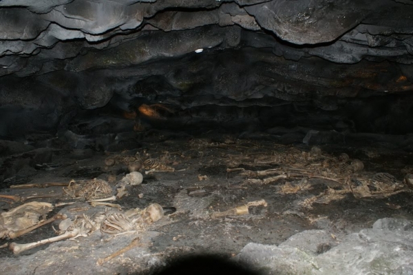 다랑쉬오름의 동굴에 남아있던 4.3사건 당시 학살 현장 기록사진