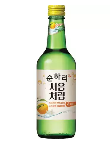 롯데주류의 과일향 첨가 소주 '순하리 처음처럼'