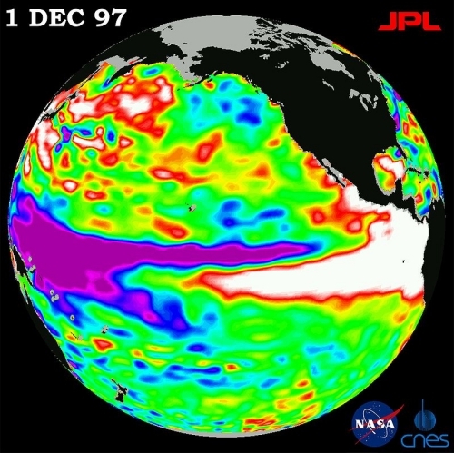 인공위성에서 촬영된 1997년 엘니뇨 현상의 모습. 남아메리카 해안 지역의 흰색 부분이 엘니뇨로 인해 해수면이 상승한 것을 나타낸다.