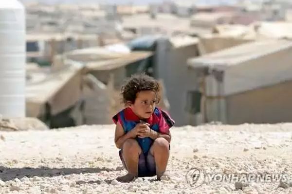 요르단 북부 유엔 난민촌의 시리아 난민 소년