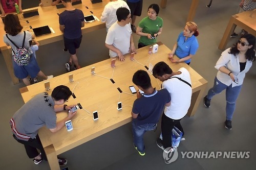 애플,중국 소비자협회 방문해 ‘아이폰 꺼짐 현상’ 사과  