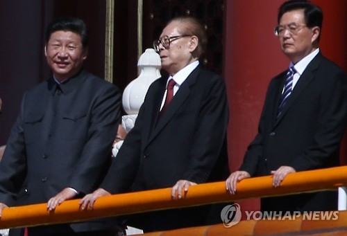 시진핑, 장쩌민·후진타오 전 주석과 열병식 관람
