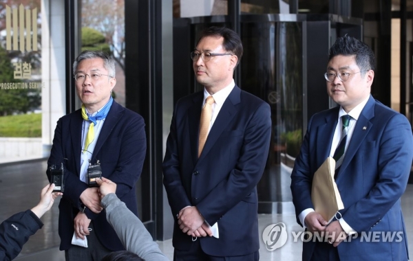 21대 총선 열린민주당 비례대표 최강욱(왼쪽부터), 황희석, 조대진 후보가 윤석열 총장 장모 의혹 사건