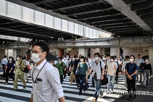 마스크 쓴 일본 도쿄도 직장인들