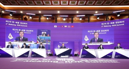 문재인 대통령이 13일 청와대에서 열린 한·메콩 화상 정상회의에서 발언하고 있다.