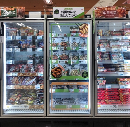 [CJ제일제당_사진자료]일본의 한 대형마트 냉동고에 진열된 비비고 만두 제품