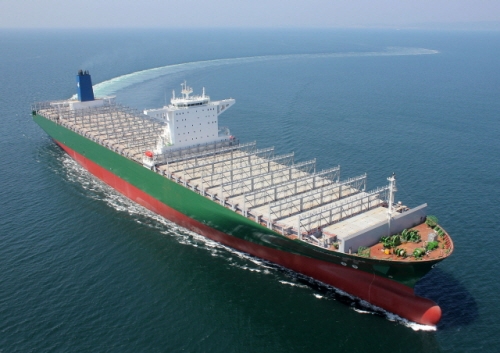 현대중공업이 그리스 에네셀 사에 인도한 1만 3800TEU급 초대형 컨테이너선. 한국조선해양 배 선박 조선소
