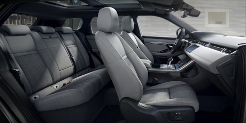 재규어랜드로버코리아가 운전자 편의 사양을 대폭 강화한 콤팩트 SUV '랜드로버 뉴 레인지로버 이보크 2021년형'을 출시하고 본격적인 판매에 돌입한다.  2021.04.05