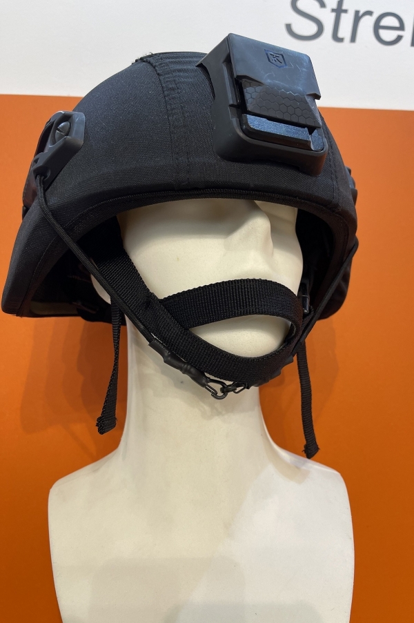 ▲밀리폴 파리 2021에서 효성첨단소재가 선보인 알켁스가 적용된 경량화 방탄 헬멧