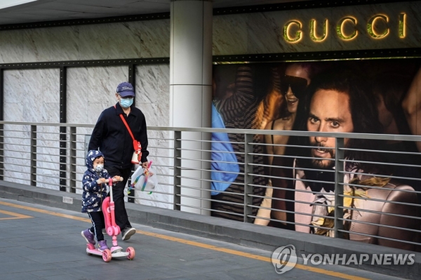 14일 베이징의 럭셔리 매장 [AFP=연합뉴스]