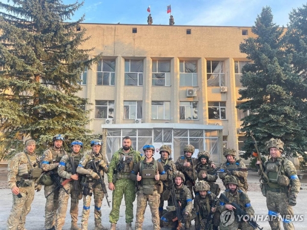 우크라이나 동부 도네츠크 리만 탈환한 우크라이나 군인 [로이터 연합뉴스 자료사진. 재판매 및 DB 금지]