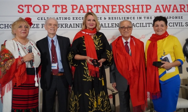 
​​▲﻿왼쪽부터 STOP TB Partnership 루치카 디티우(Lucica Ditiu) 사무국장, 고촌상 선정위원 멜 스피겔만(Mel Spigelman), 우크라이나 보건부 공공 의료센터 야나 테를리바(Yana Terleeva) 박사, 종근당고촌재단 김두현 이사장, 우크라이나 보건부 공공 의료센터 올가 그보즈데츠카(Olga Gvozdetscka) 박사
