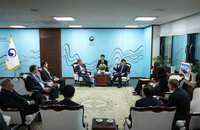 한미동맹 기반 '한반도 평화 G2' 선언... 정동영 장관, 美 전문가와 북핵 해법 논의