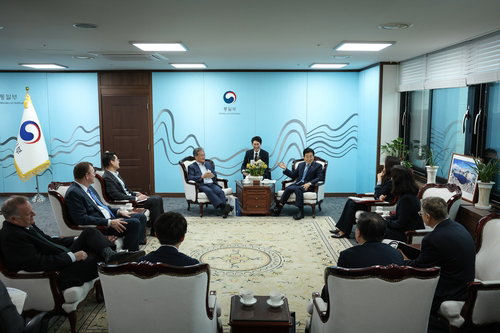 한미동맹 기반 '한반도 평화 G2' 선언... 정동영 장관, 美 전문가와 북핵 해법 논의
