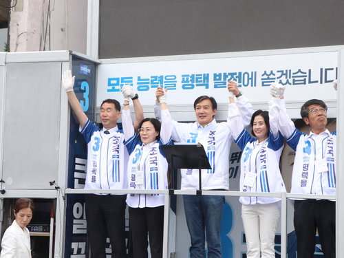 평택을 재선거 첫날부터 정면충돌한 범야권, 김용남 후보 자질론 둘러싼 '진흙탕' 공방