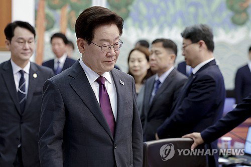 이재명 대통령, 쪽방촌 월세 30만원에 