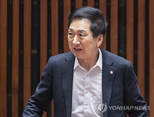 김건희 여사에 '260만원 명품백' 건넨 김기현 의원 오늘 첫 공판&hellip;세비 결제와 대가성 여부 쟁점