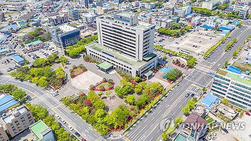 군산시, 에너지 취약계층 7260세대 LED 무상 교체&hellip;복지 효율화 및 주거 환경 개선 박차