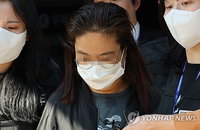 ‘소주에 약물 60정’ 남편 살해 노린 태권도장 직원·관장, 검찰 수사 단계 구속 연장