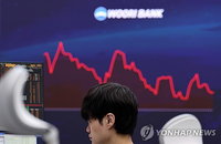 코스피 7800선 보합권 정체 속 코스닥 '매수 사이드카' 발동... 외국인 12일째 매도 폭탄