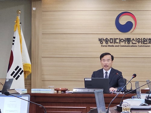 침체된 홈쇼핑 살리기 나선 정부, 중기 편성 규제 10%p 완화하고 송출수수료 중재 강화한다