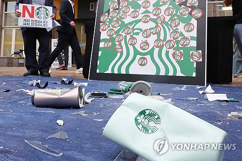 '5&middot;18 폄훼' 스타벅스 향한 공직사회 불매 확산, 국방부 협력 중단 및 법무부 조사 착수