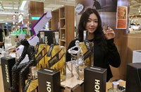 이른 무더위와 연휴 겨냥한 유통업계 총공세…가전·패션·식품 최대 50% 할인 돌입