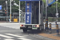 '선거 특권'에 멈춰선 법치, 횡단보도 점령한 유세차 불법 주정차에 시민 안전 무너진다