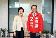朴 전 대통령, 칠성시장서 추경호 유세 지원… 대구 보수 결집 신호탄 쏘아 올렸다
