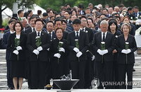 범여권, 盧 17주기 봉하마을 총집결... 6·3 지선 앞두고 '민주 진영' 세 과시
