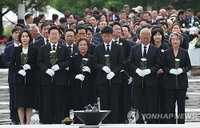 범여권, 盧 17주기 봉하마을 총집결... 6·3 지선 앞두고 '민주 진영' 세 과시