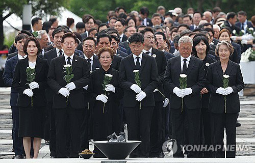범여권, 盧 17주기 봉하마을 총집결... 6&middot;3 지선 앞두고 '민주 진영' 세 과시