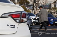고유가 파고에 하이브리드 10% 시대 개막, 내연기관차 몰락과 친환경차 시장의 구조적 재편