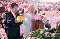 이재명 대통령 "국민 생명 살리는 정부 최우선"... 봉축법요식서 '상생·통합' 화두