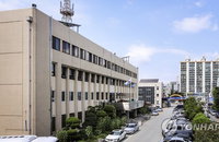 제9회 지방선거 후보 현수막 8개 연쇄 훼손한 60대 검거...법치 질서 정면 도전