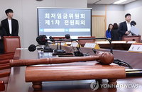 최저임금 1만 원 시대의 갈등... 플랫폼 노동자 적용 여부 첫 심의 착수