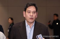 정용진 신세계 회장 ‘스벅 사태’ 직접 사과, 역사 왜곡 논란에 인적 쇄신 넘어선 정면 돌파 선택