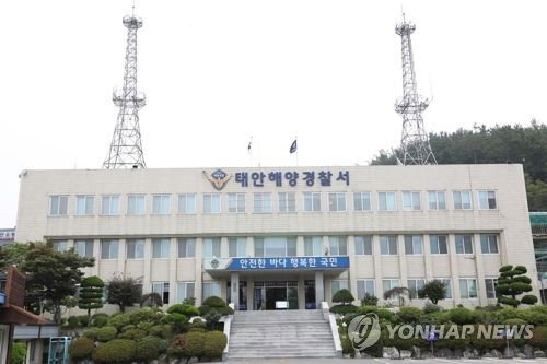 태안 서격비도 해상 영해 침범한 고무보트 중국인 1명 긴급체포