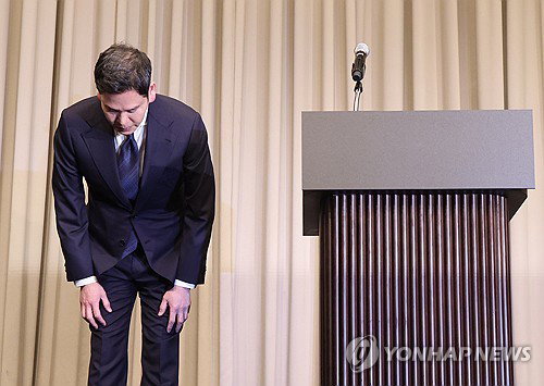 정용진 신세계 회장, &lsquo;스벅 탱크데이&rsquo; 사태 전격 사과&hellip; &ldquo;모든 책임은 내게 있다&rdquo;