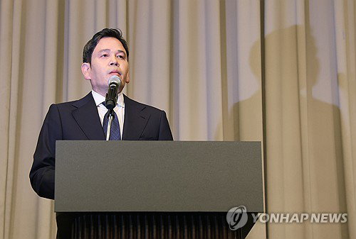 정용진 신세계 회장, 스타벅스 '탱크데이' 사태 전격 사과... 