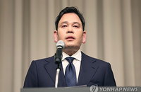 정용진 신세계 회장, 스타벅스 '탱크데이' 논란에 고개 숙여... "변명 없는 제 잘못"