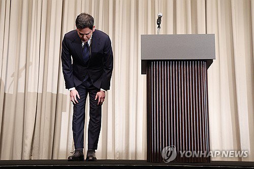 정용진 회장 '탱크데이' 사과에도 5&middot;18 단체 반발... 