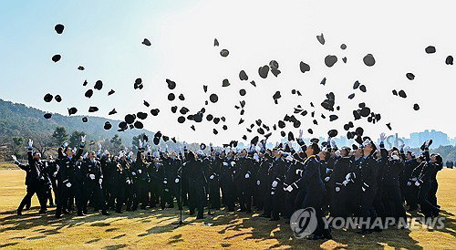 대한민국 영공 수호할 정예 장교 333명 탄생&hellip;공군 제156기 학사사관 임관식 거행