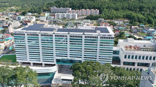 경찰, 명현관 해남군수 '관권선거 의혹' 전격 압수수색... 3선 가도 중대 기로