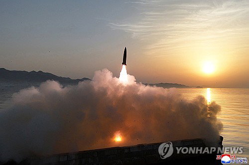 북한, 평북 정주서 근거리 탄도미사일 수발 기습 발사... 한미 감시망 정밀 분석 착수