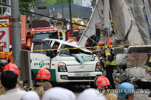 서소문 고가차도 철거 중 상판 붕괴로 사상자 발생... 안전진단 중 참변