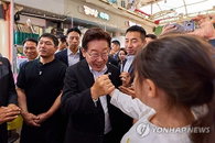이재명 대통령, 부산 자갈치시장서 민생 행보…수산물 소비 진작 및 현장 소통 강화