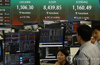 코스피 사상 첫 8,400선 돌파하며 신기록 경신, 매수 사이드카 발동 속 '1만 피' 시대 서막