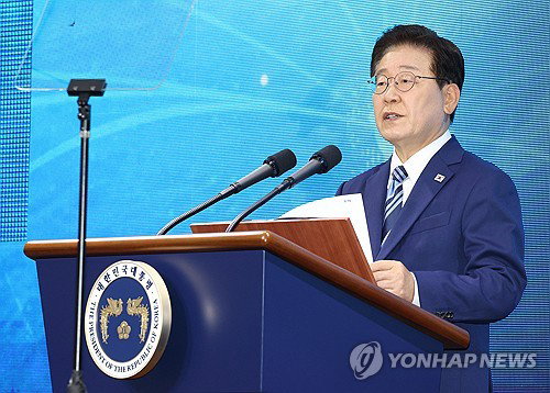 부산을 &lsquo;남부 해양수도&rsquo;로&hellip; 이재명 대통령, 독자적 해운 공급망 구축 및 해사법원 설립 속도낸다