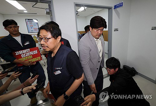 카카오 창사 이래 첫 파업 기로, 500만원 RSU 성과급 산입 여부가 핵심 쟁점 떠올라